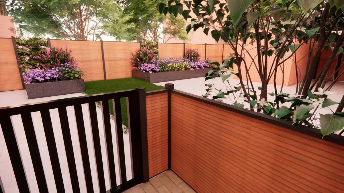 3D-ontwerp van een schutting met horizontale planken in warm hout, met een donkere poort van verticale spijlen en verhoogde plantenbakken op het hoger gelegen deel