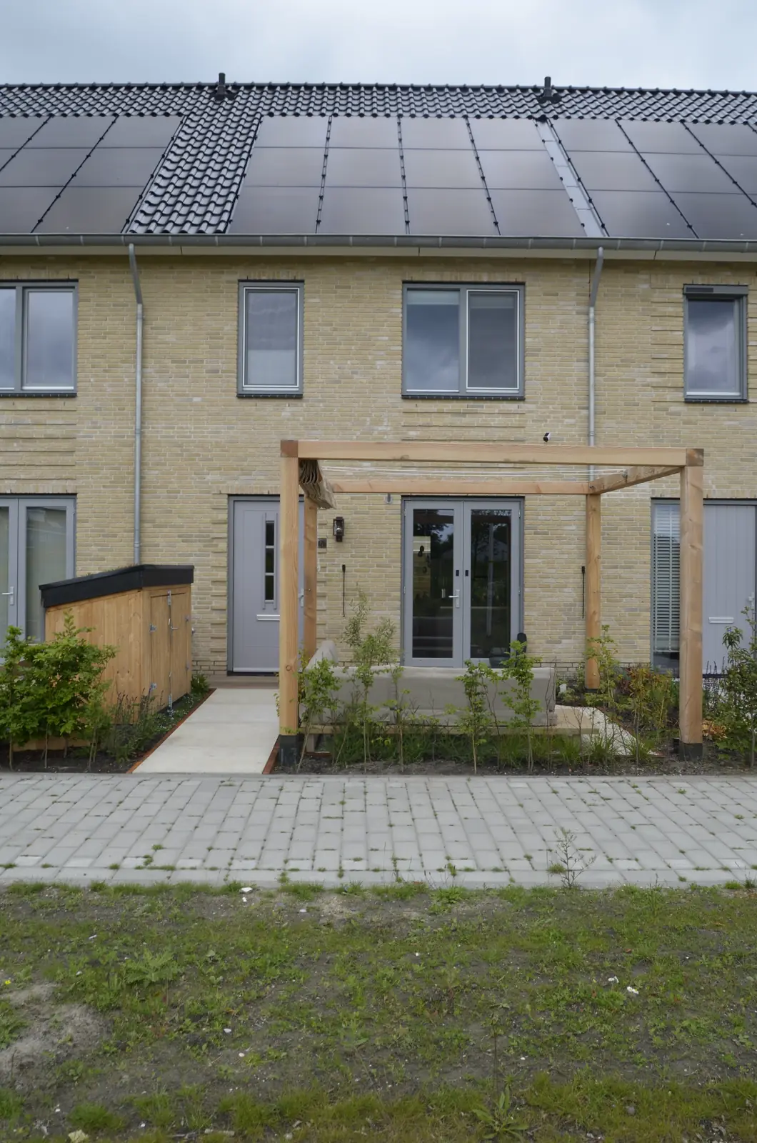 Overzicht tijdens de aanleg, met de vlonder en het worteldoek
