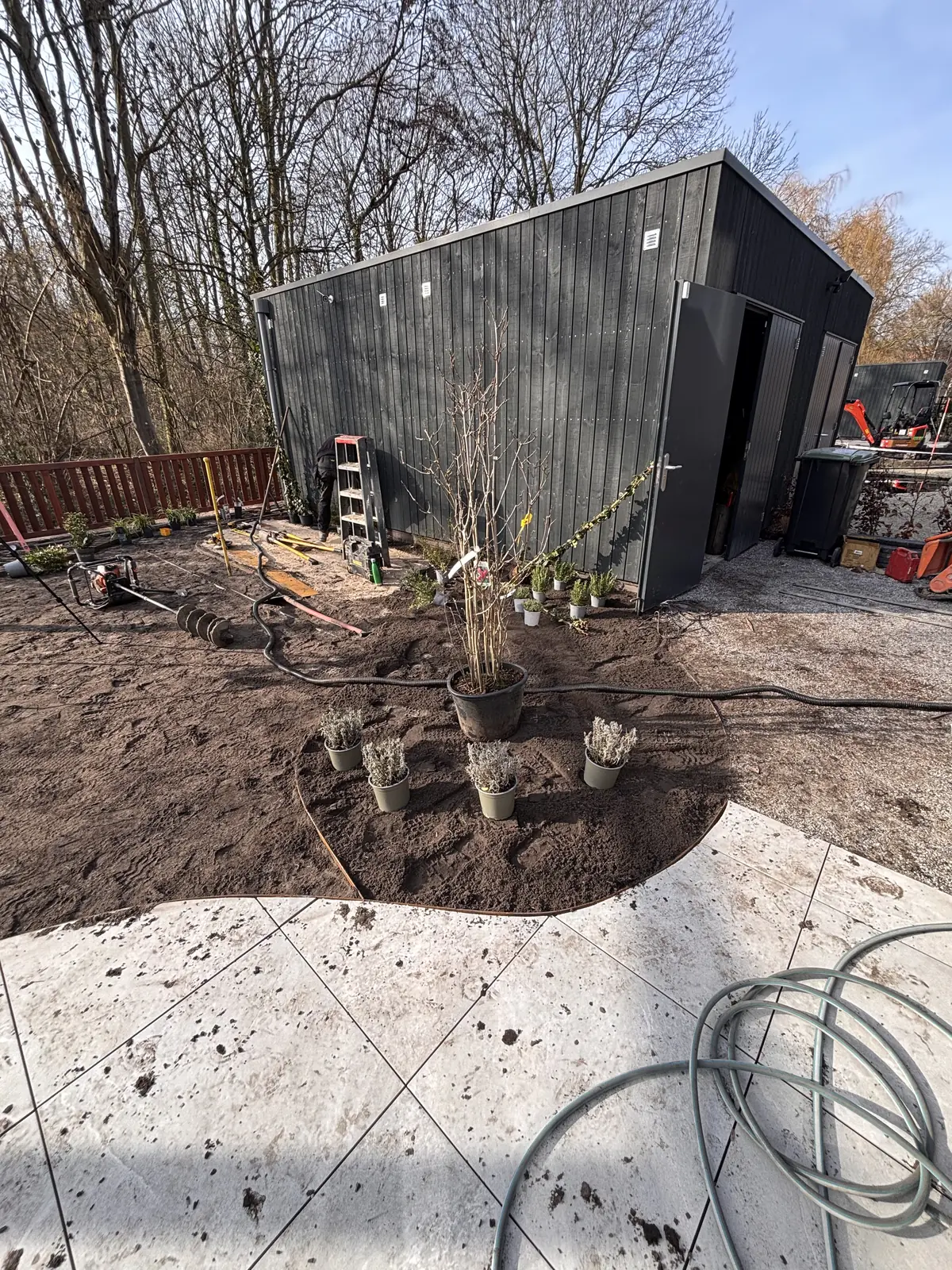 Graszoden opgerold, klaar om gelegd te worden