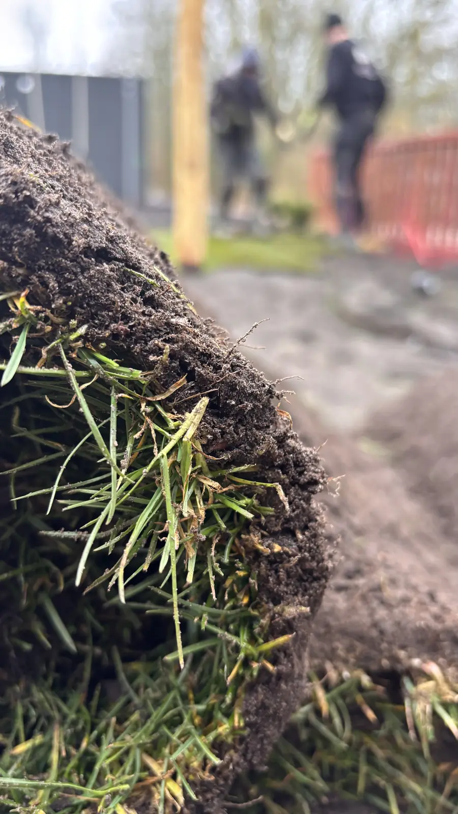Graszoden opgerold voor het leggen