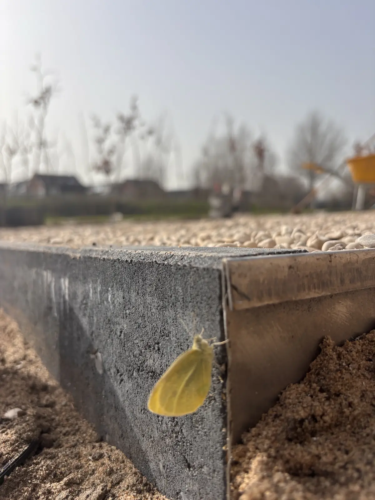 Kantopsluiting van dichtbij tijdens de aanleg