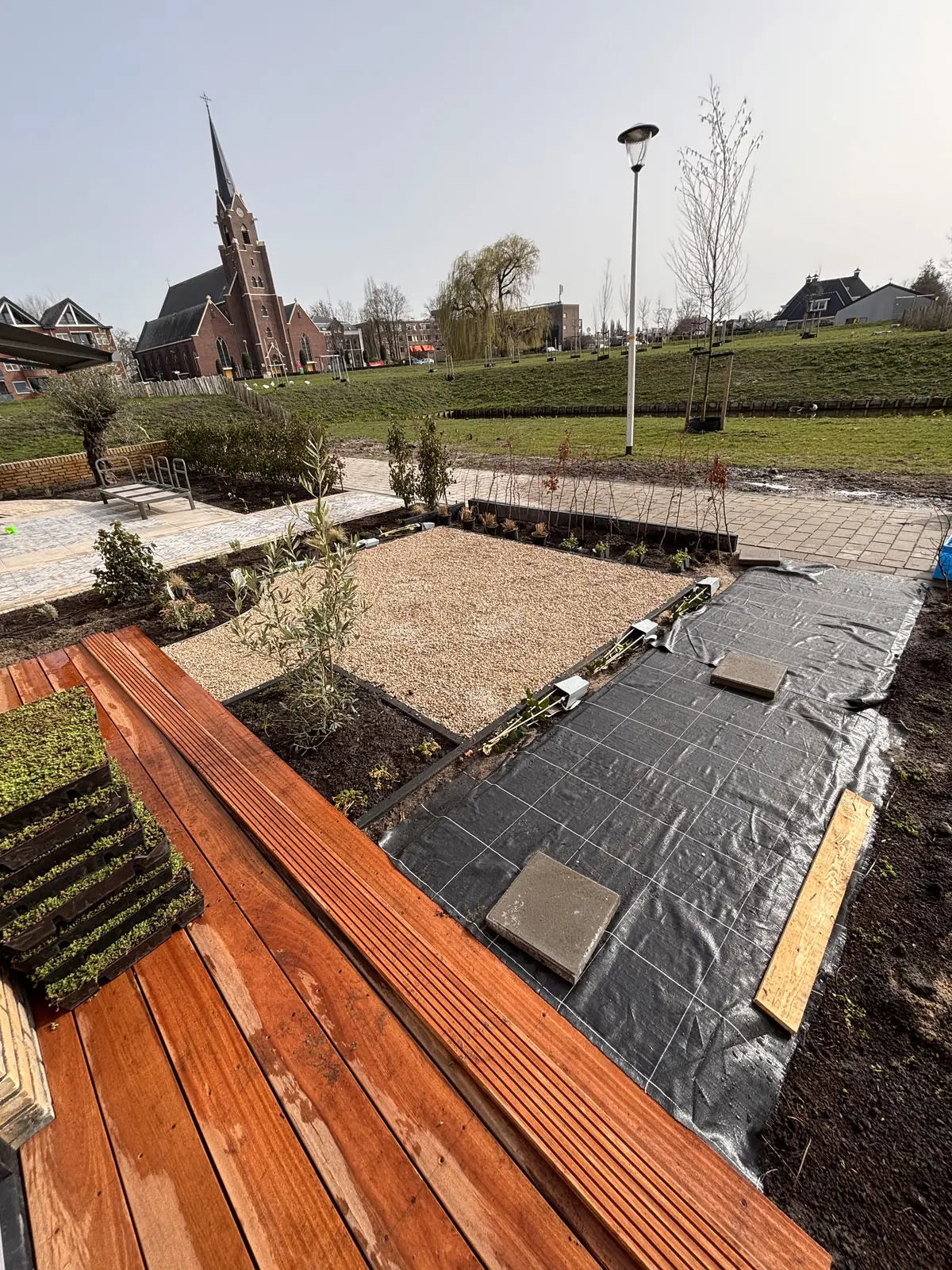 Overzicht tijdens de aanleg met de vlonder