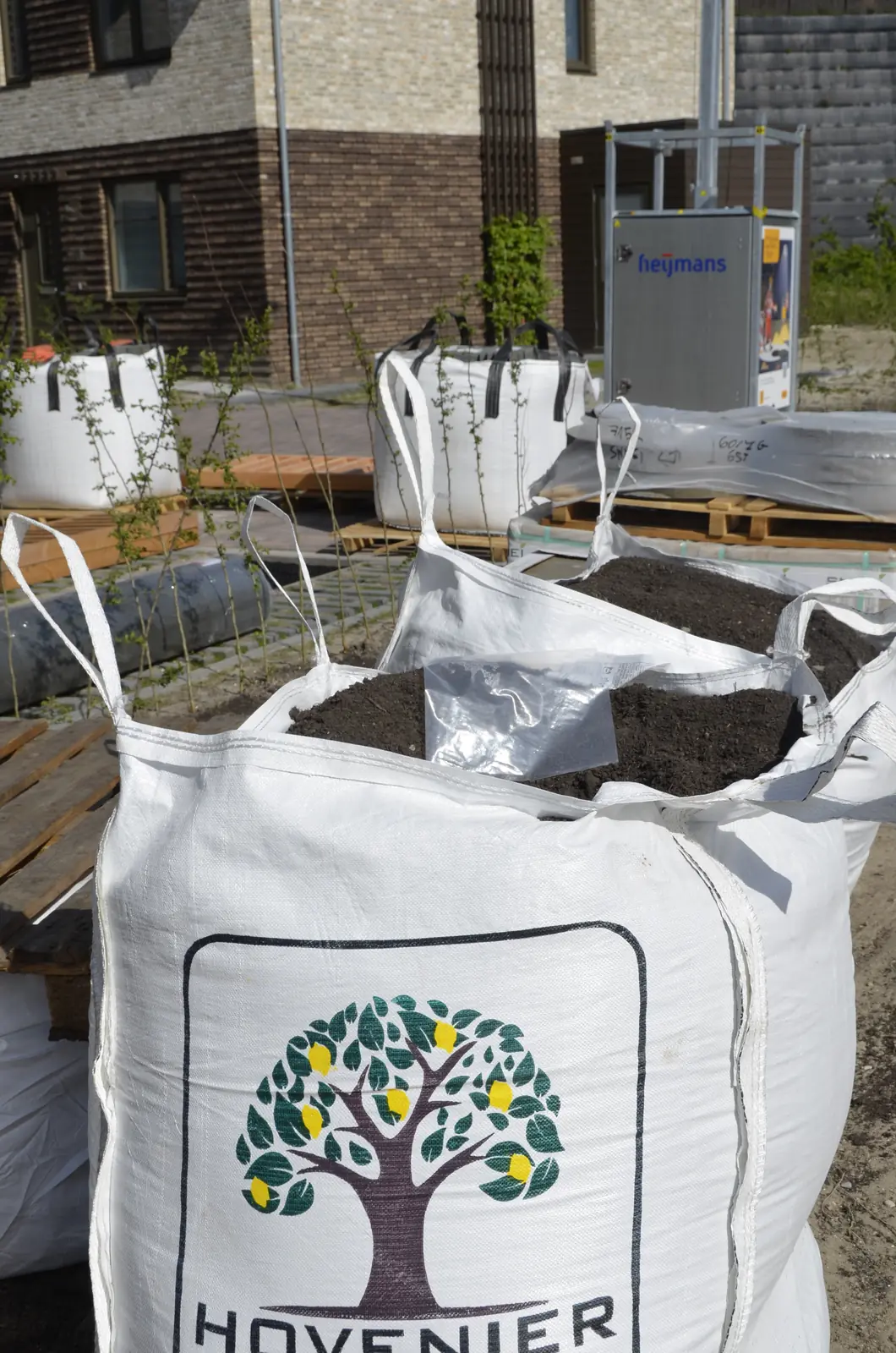 Big bag met ons logo op de bouwplaats